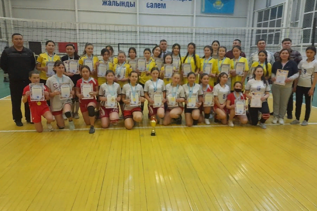 волейболдан 2005-2006ж туған жасөспірім қыздар арасында «Халықаралық әйелдер күніне» арналған ШҚО Денешынықтыру және спорт басқармасының « Бесқарағай аудандық балалар мен жасөспірімдер спорт мектебі» КММ ашық аудандық біріншілігі өтті