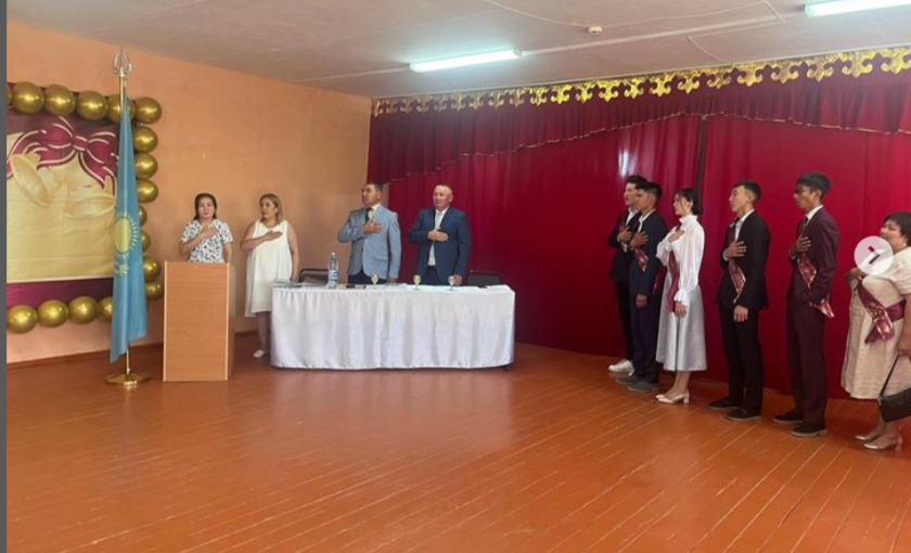 21 маусым күні түлектерге аттестат табыстау салтанатты жиыны өтті. Жиынға ұстаздар, ата-аналар қатысты.