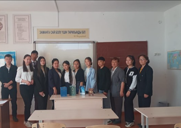 31-мамыр саяси қуғын сүргін құрбандарын еске алу күніне орай жоғары сынып оқушыларымен Тарих пәні мұғалімі Дюсенова Р.К. сынып сағатын өткізді. Кітапханашы Шайкенова Б.Т. кітап көрмесін ұйымдастырды.